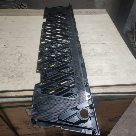 Решетка радиатора (бампера) верхняя (сетка) - Sitrak C7H 712W41610-1309